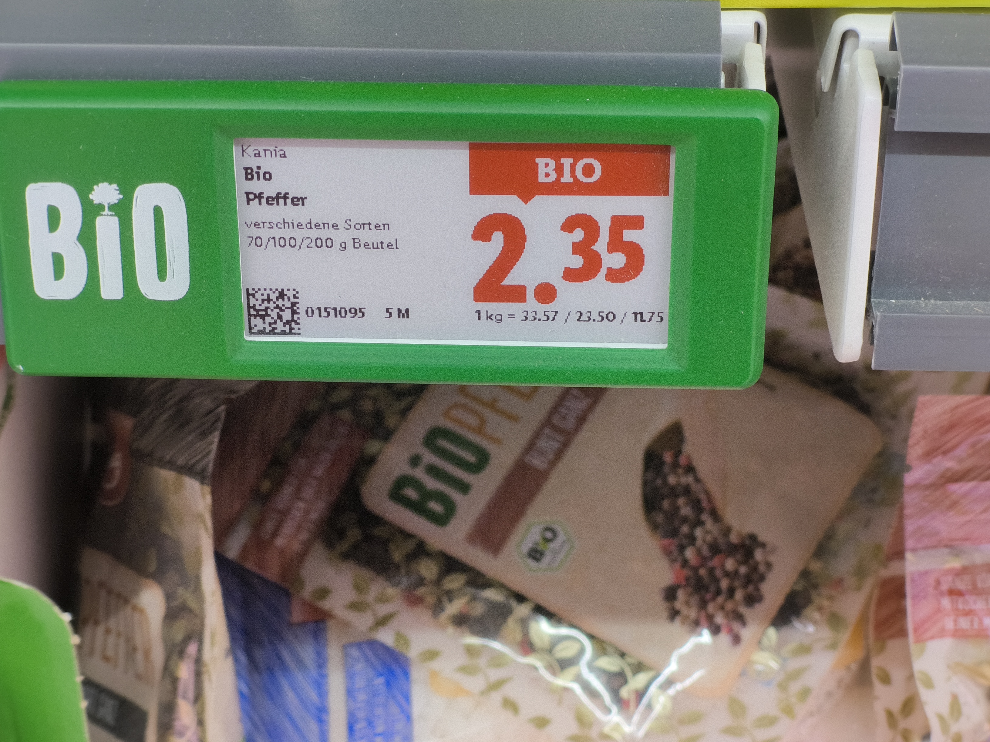 besagtes Preisschild für "Bio Pfeffer - verschiedene Sorten"

Salz ist auch Pfeffer?