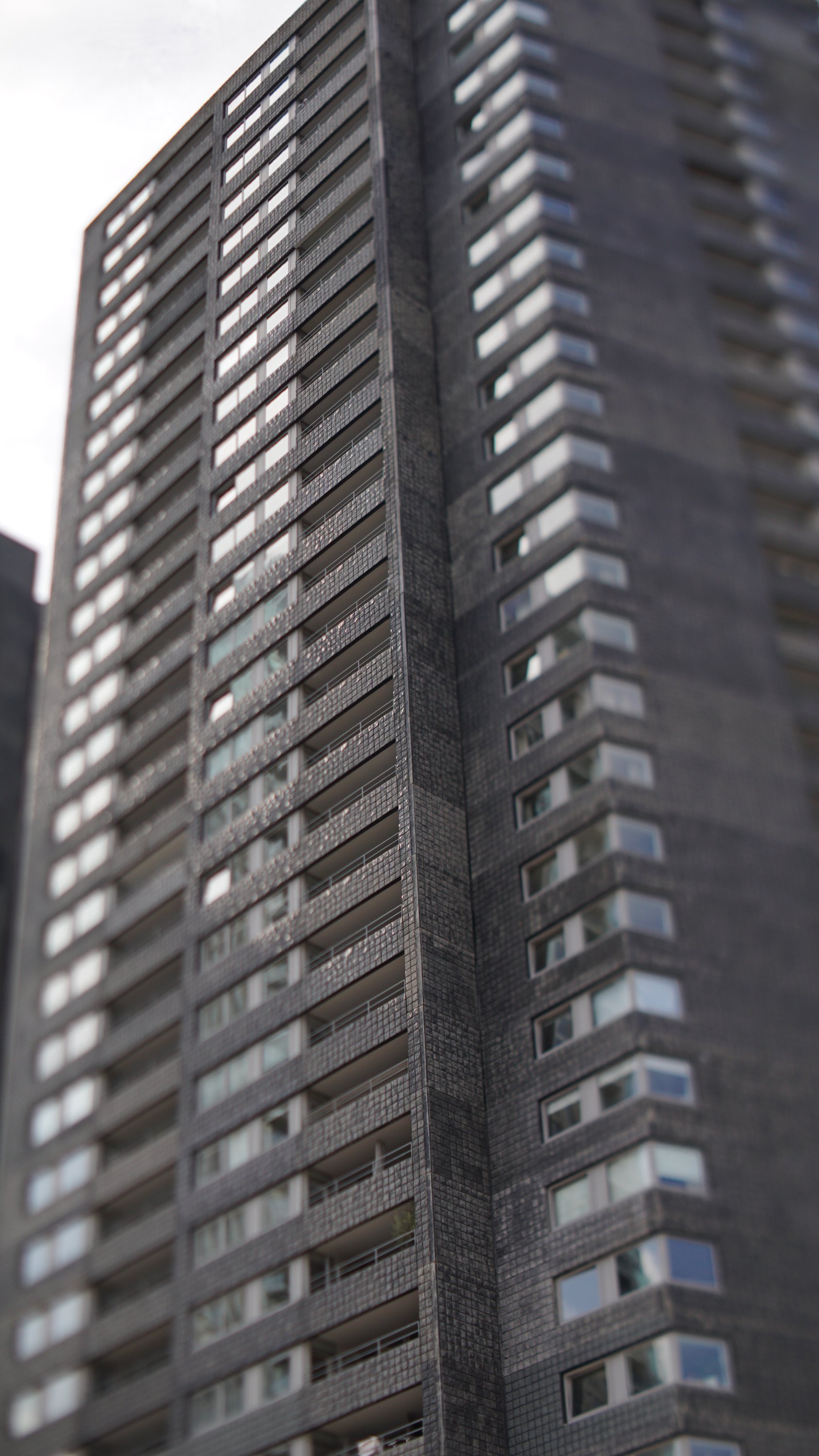 Hochhaus-Ecke/Front
Tilt-Ebene entlang der Ecke des Gebäudes 