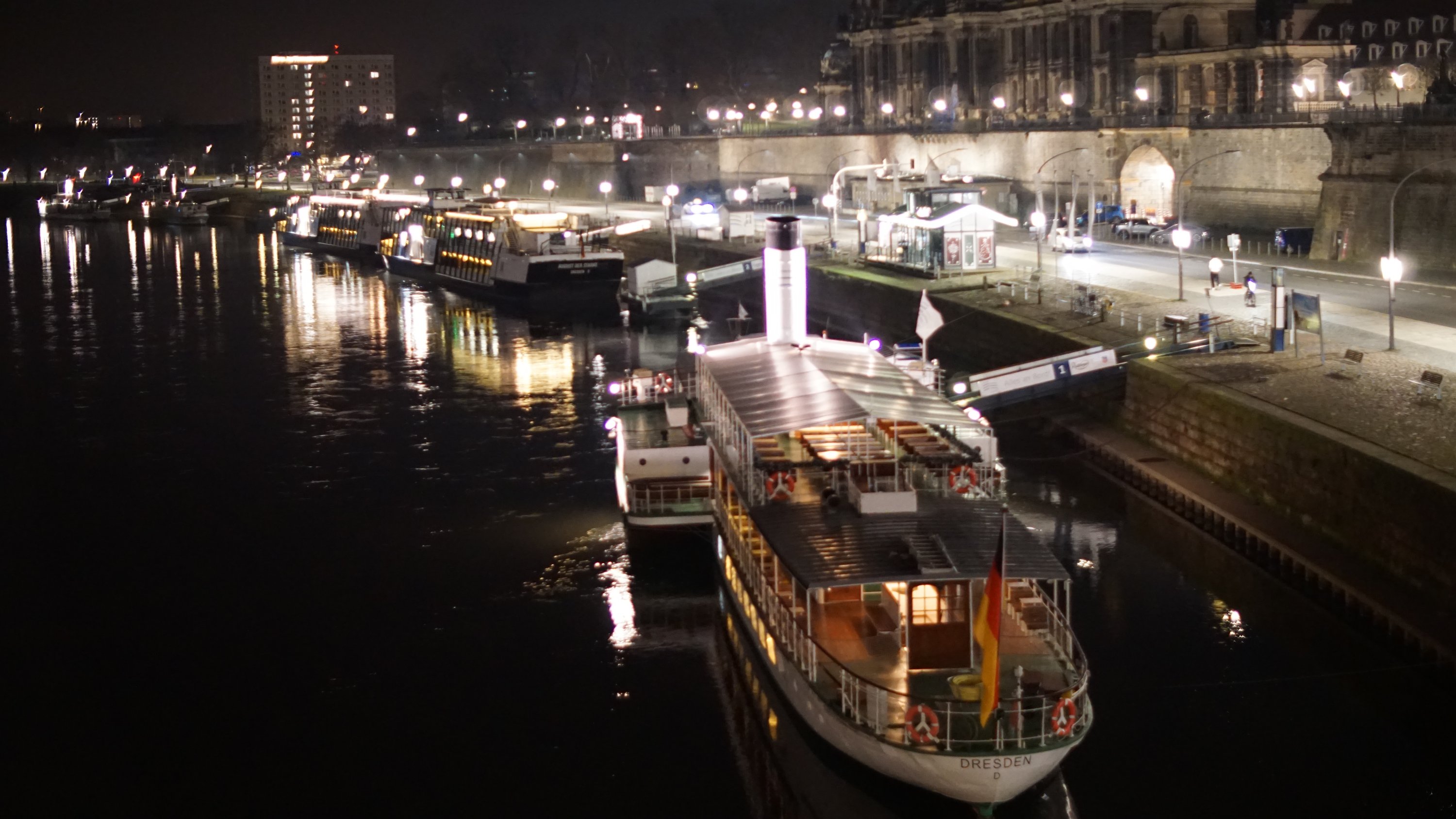 Selber Blick, marginal anders belichtet 