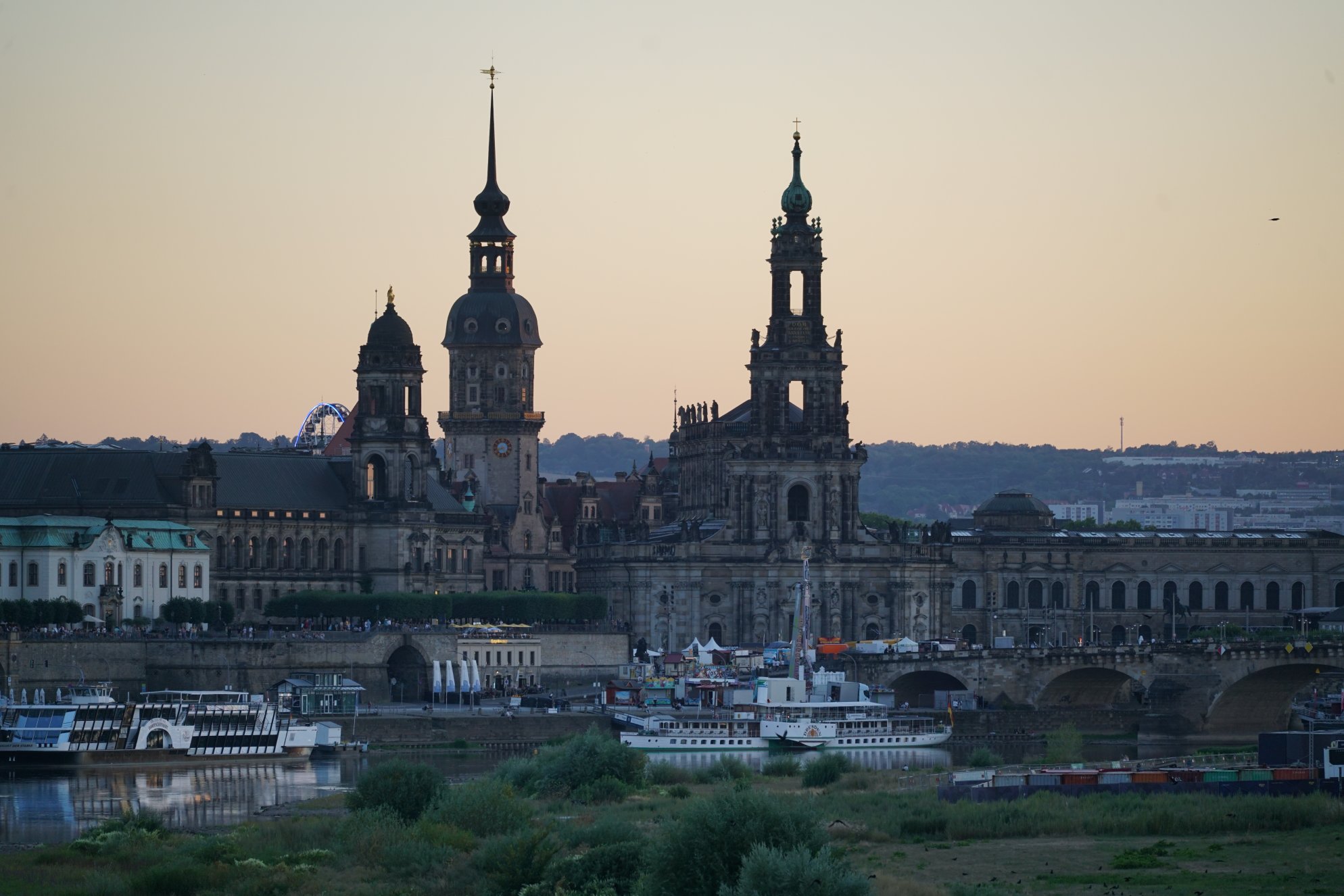 Hofkirche und umliegendes