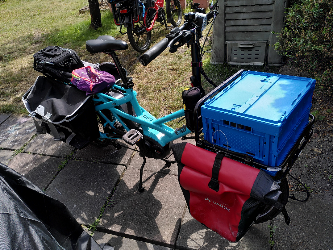 experimentell vorn Fahrradtaschen in voller Größe zusätzlich angebracht - vorgesehen sind da nur Lowrider und ich bin so auch nicht gefahren