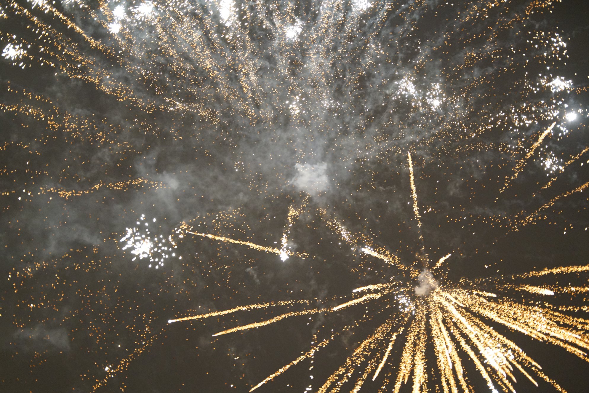 Goldregen in mehreren Explosionen 