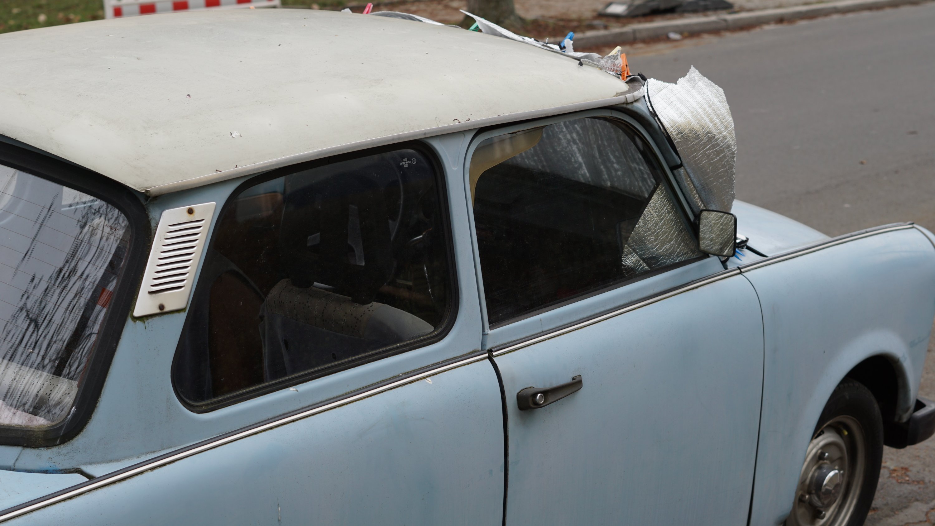 Seitenansicht des Trabis