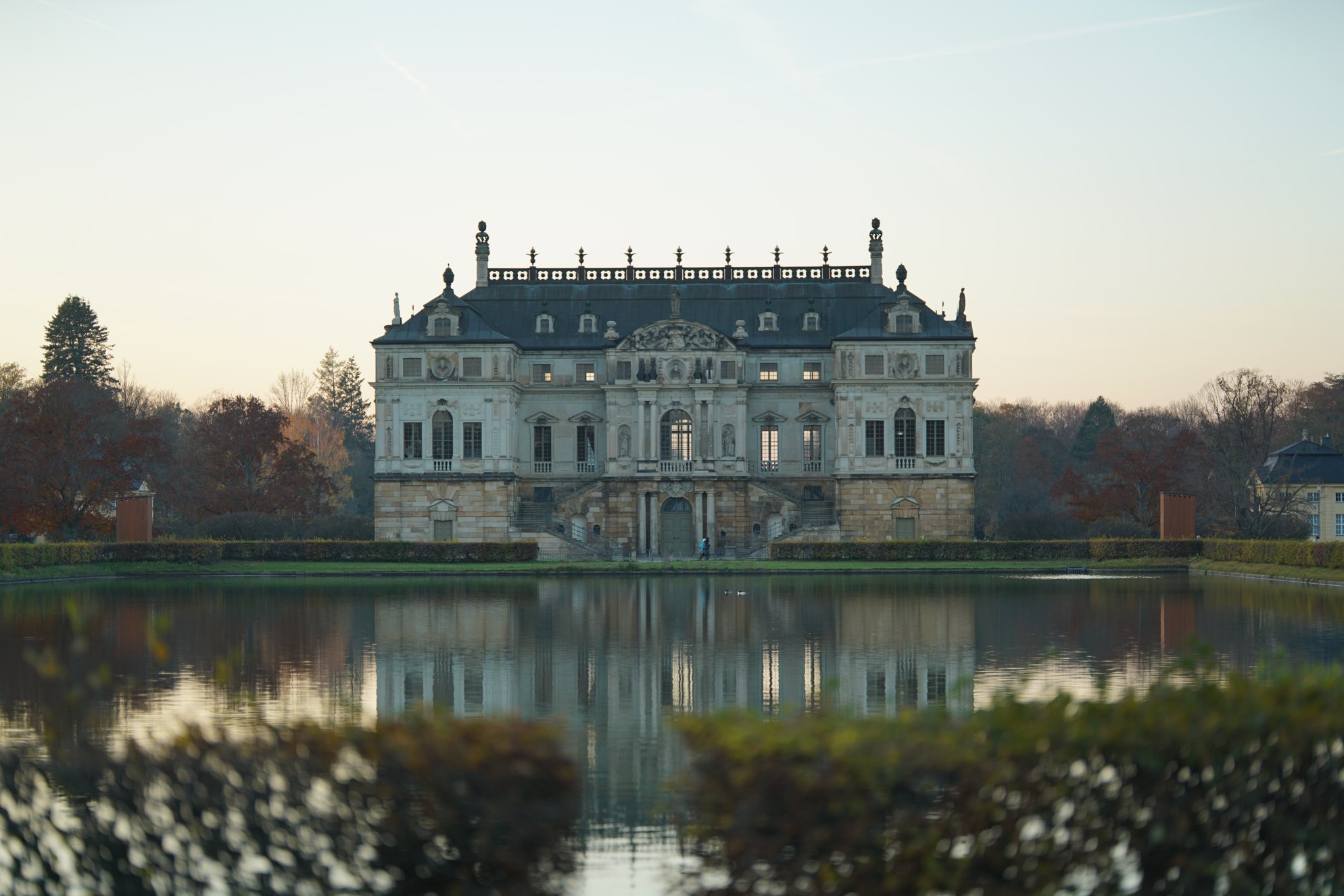 Nochmals Palaisteich, jetzt aber mit Hecke 