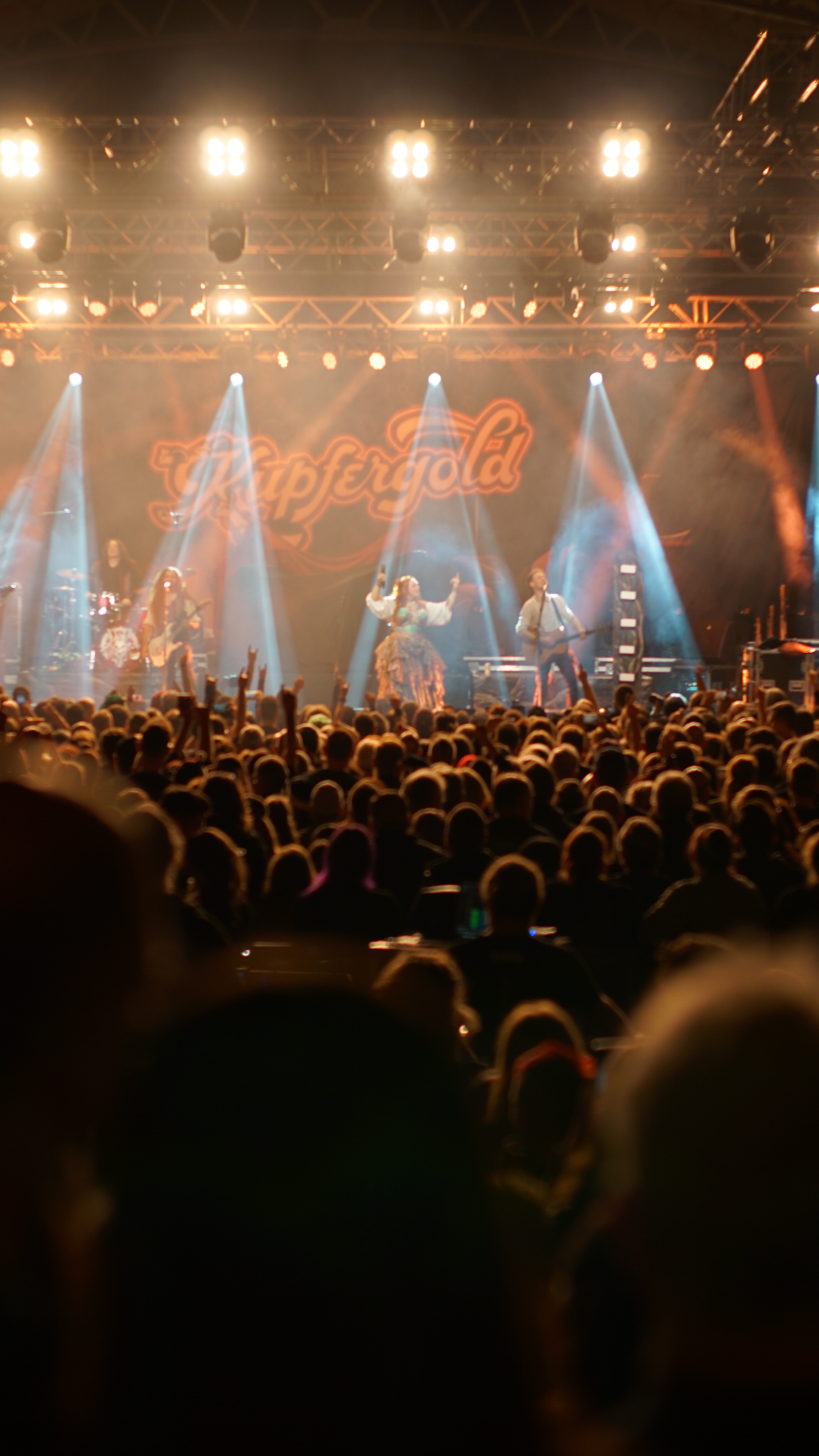 Kupfergold auf der Bühne