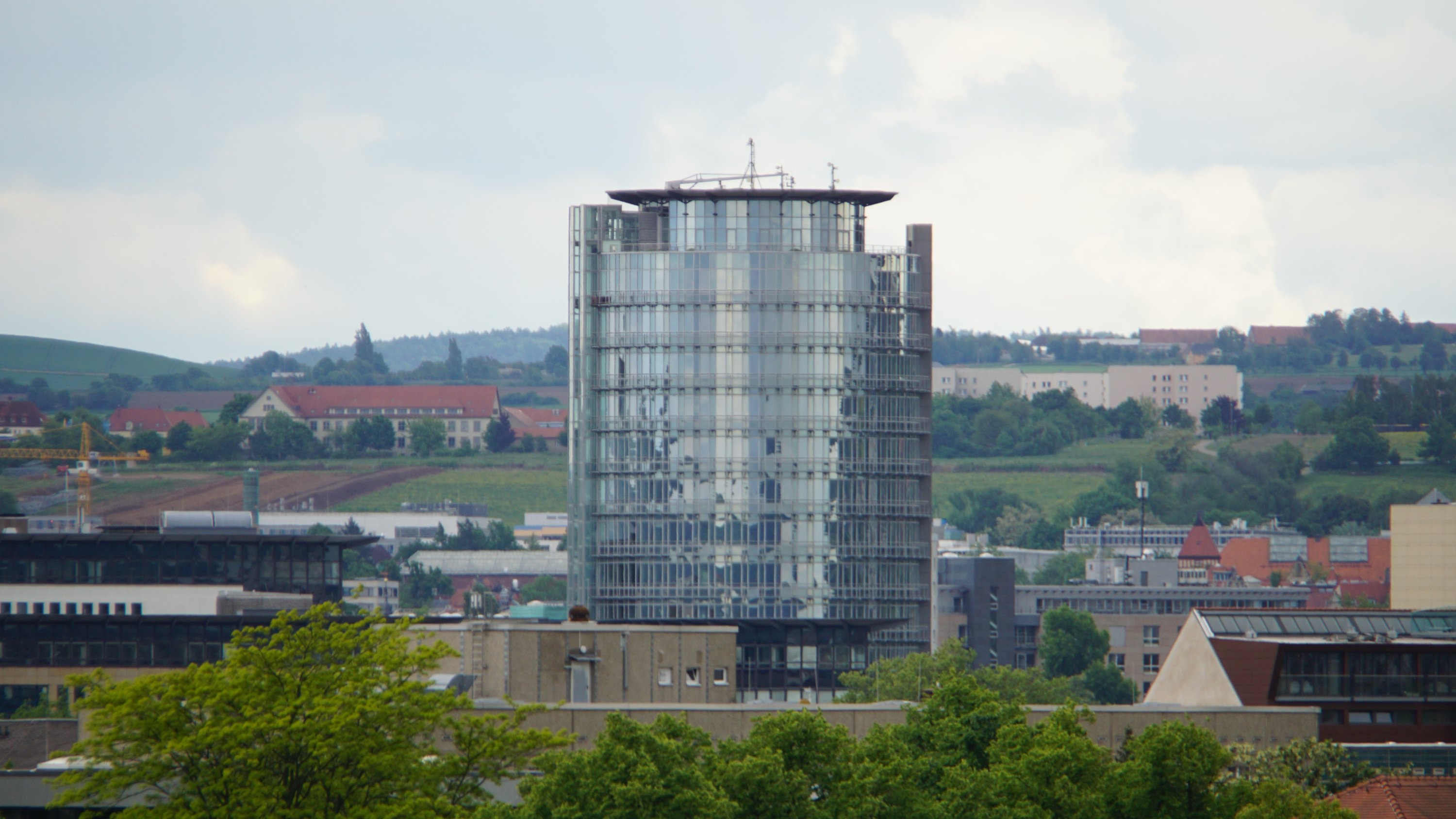 Der Glasturm und seine Umgebung 