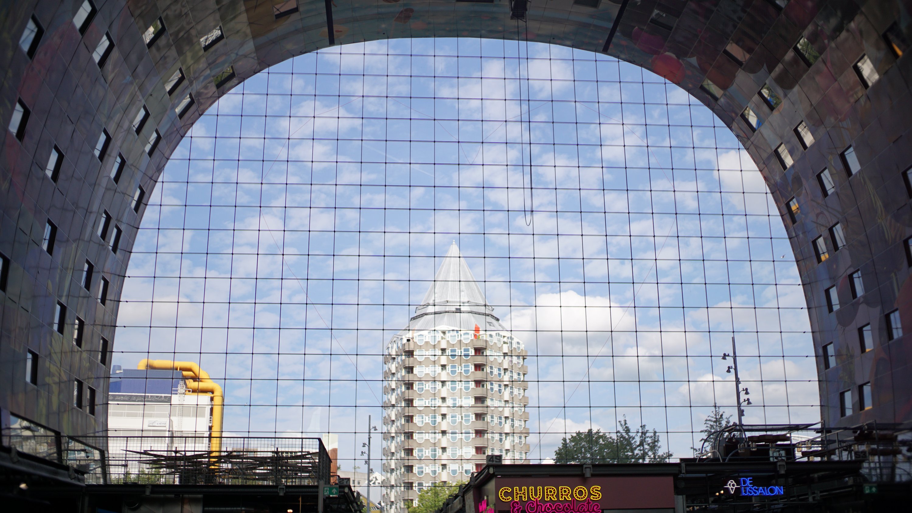Blick aus der Halle, zum gegenüberliegenden Turm 