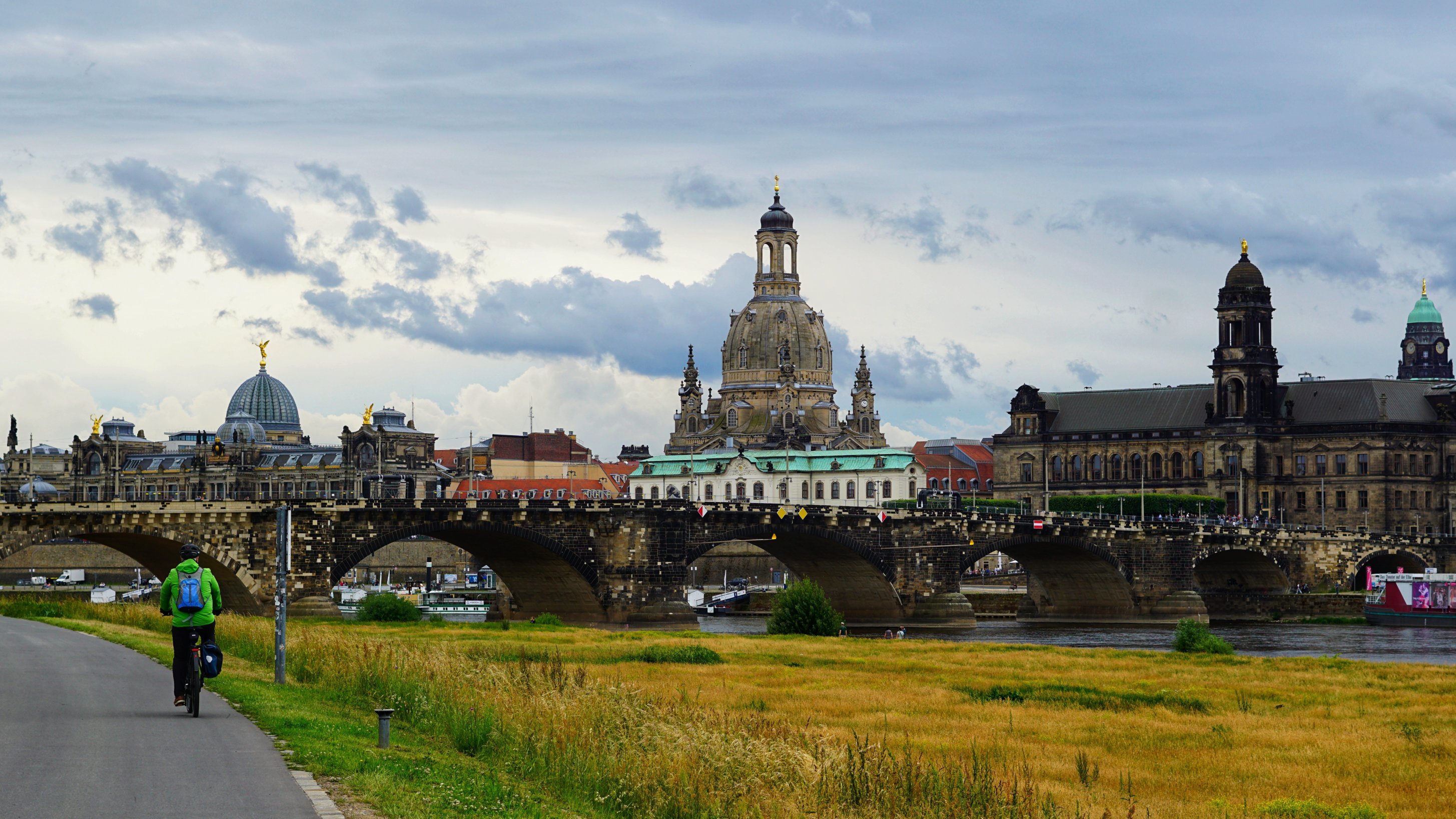Augustusbrücke und Frauenkirche im Fokus 