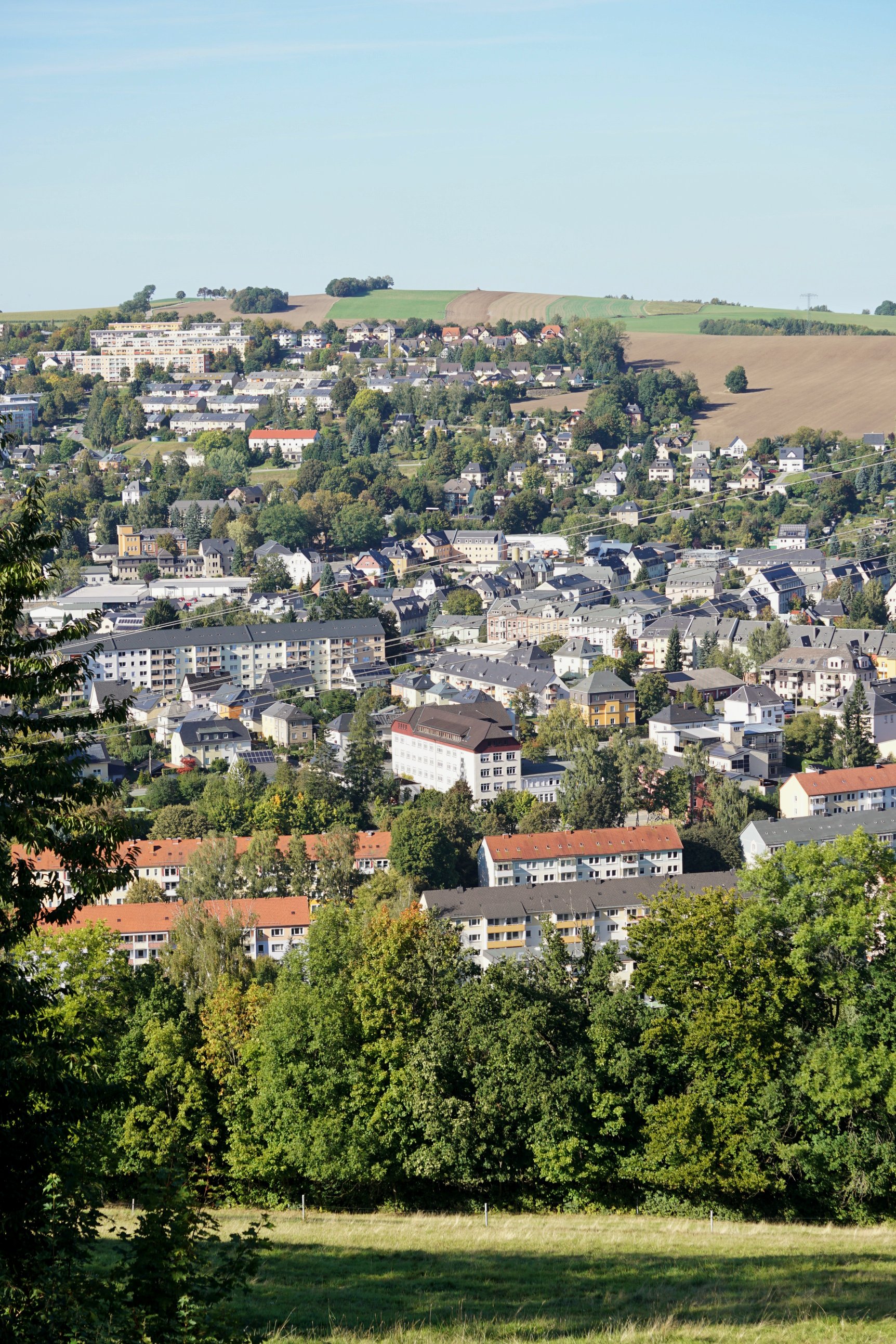 Blick von relativ weit oben am Sternberg, über die Innenstadt von Zschopau 