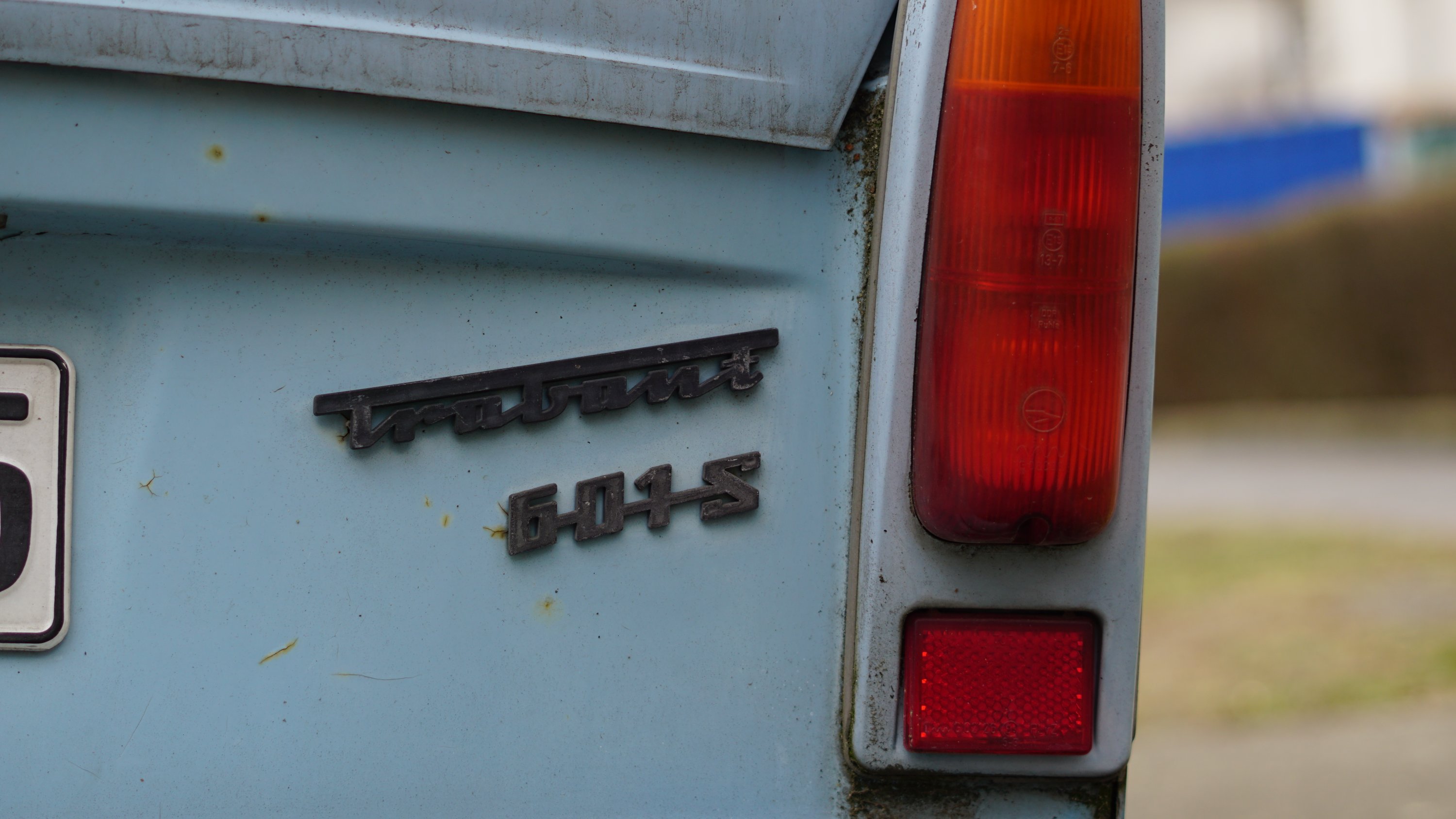 Typenschild am Fahrzeug "Trabant 601s"